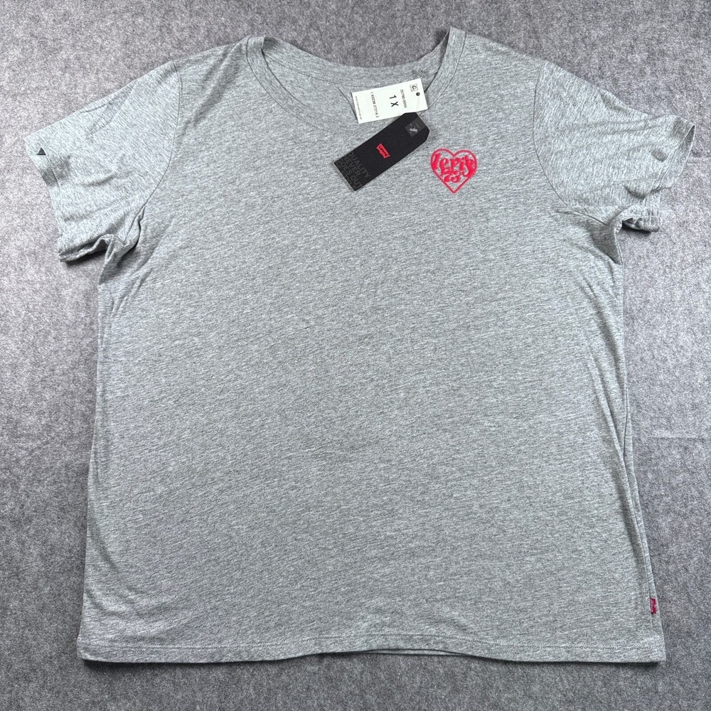 Levi's Women's 1X Chest Heart Graphic Gray Red T-shirt
